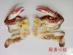 避风塘炒蟹的做法（海鲜家常菜-图解菜刀斩蟹）
