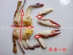 避风塘炒蟹的做法（海鲜家常菜-图解菜刀斩蟹）